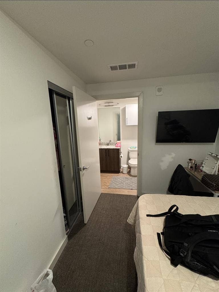 Subleasing a room- bills included!