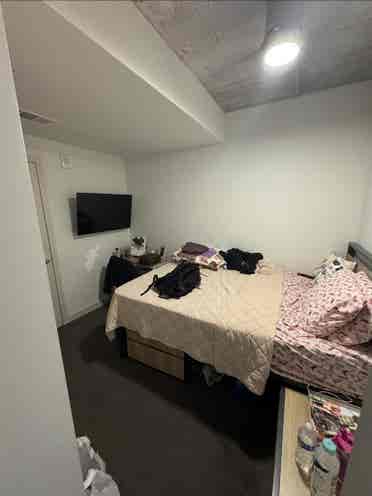 Subleasing a room- bills included!
