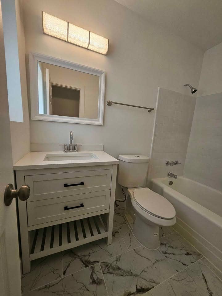 Looking for Roommates!