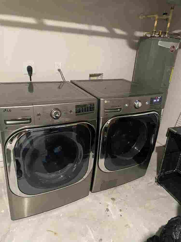 BRAND NEW DUPLEX. MOVE IN AUGUST 1
