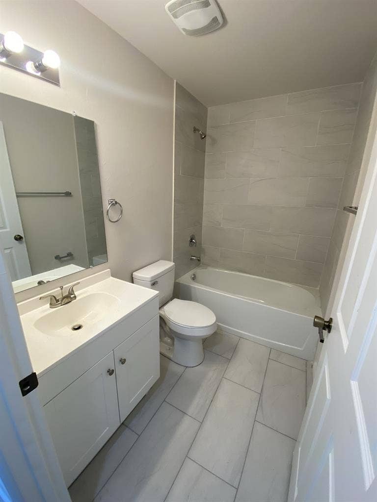 BRAND NEW DUPLEX. MOVE IN AUGUST 1