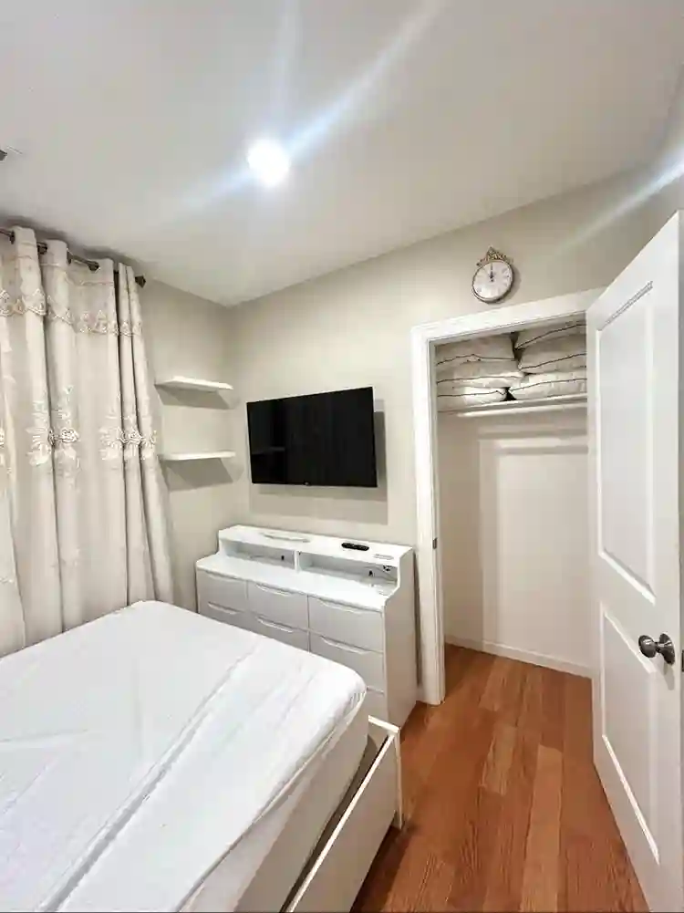 Clean & Comfy Room (: