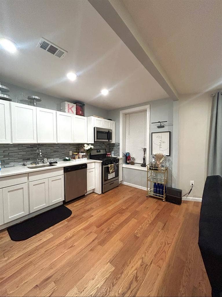 Clean &amp; Comfy Room (: