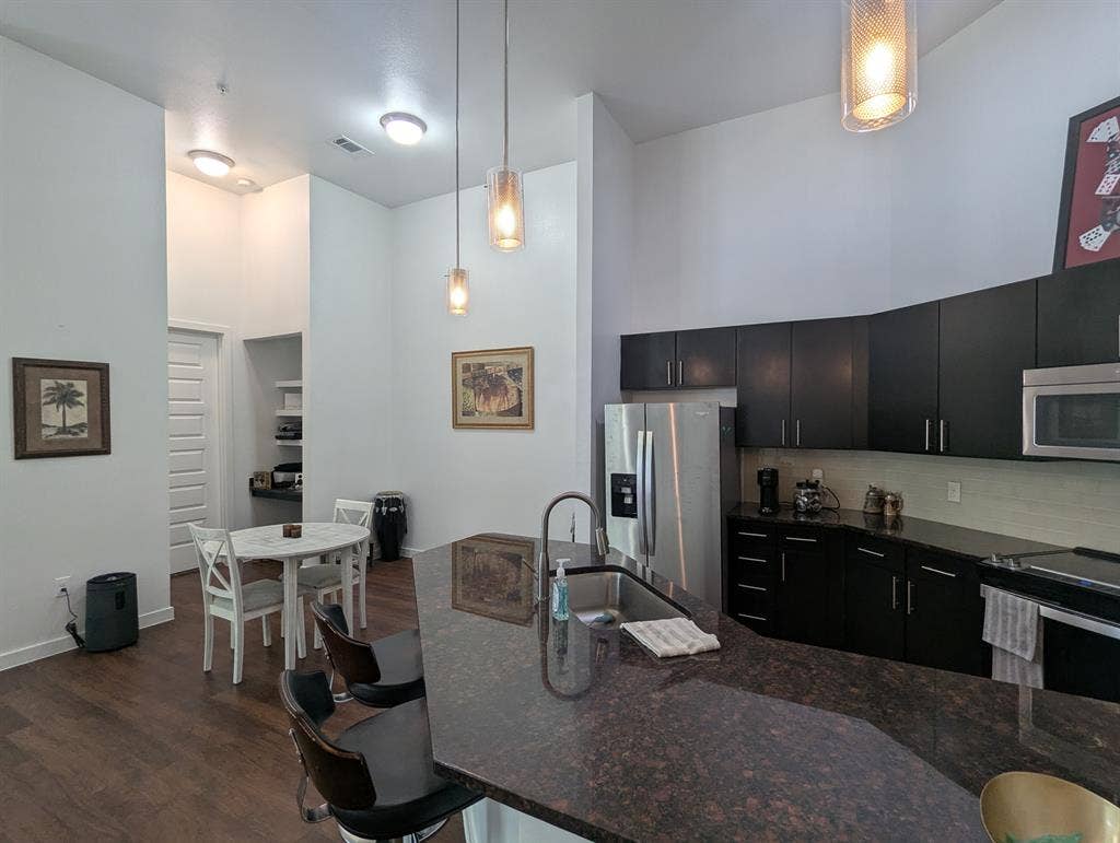 Room for Rent w/ -FOOT CEILINGS!
