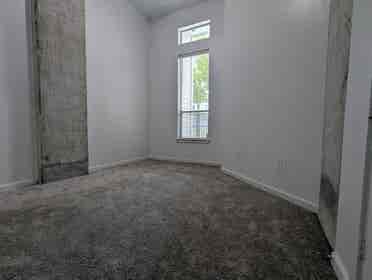 Room for Rent w/ -FOOT CEILINGS!