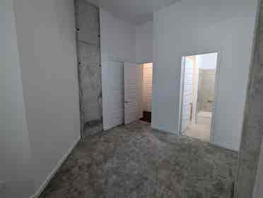 Room for Rent w/ -FOOT CEILINGS!