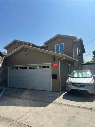 Bdrm avail in lrg house next to BUR
