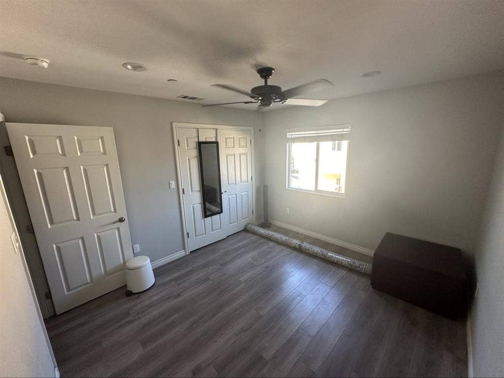 Bdrm avail in lrg house next to BUR