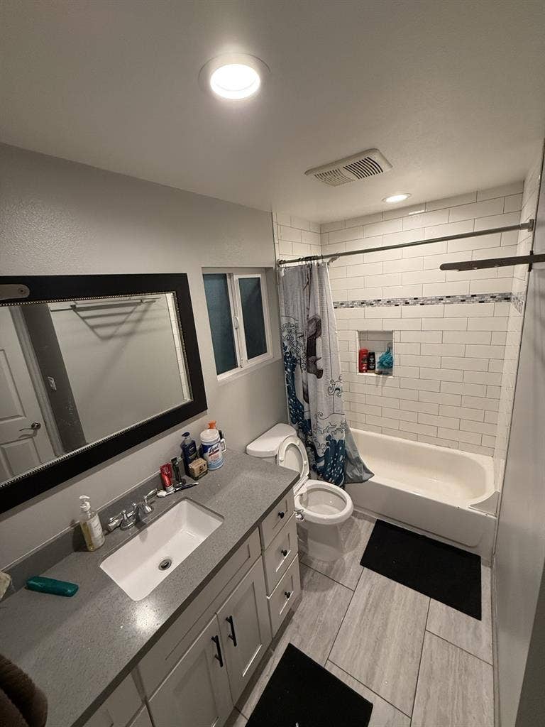 Bdrm avail in lrg house next to BUR
