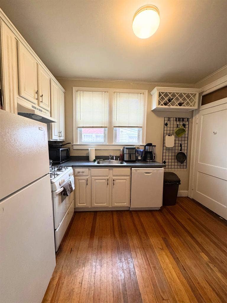 Shared Flat Near Bellarmine
