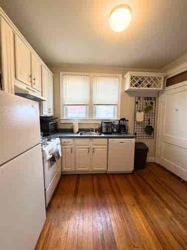 Shared Flat Near Bellarmine