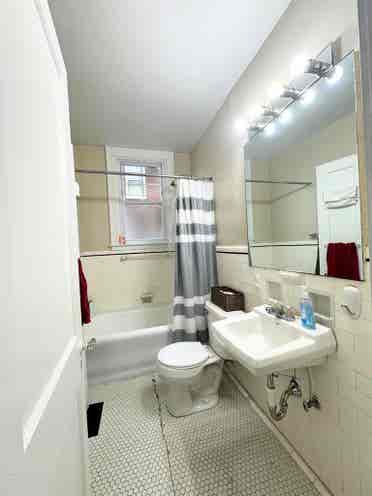 Shared Flat Near Bellarmine