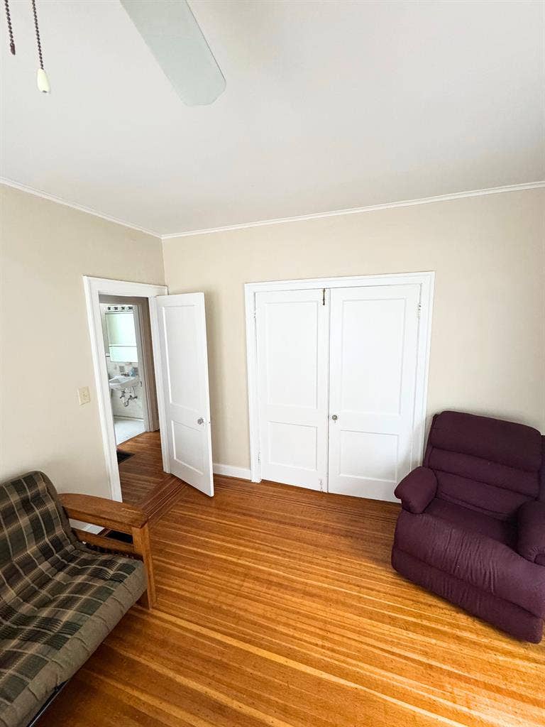 Shared Flat Near Bellarmine