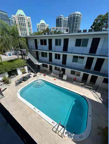 Private room in coconut grove☀️