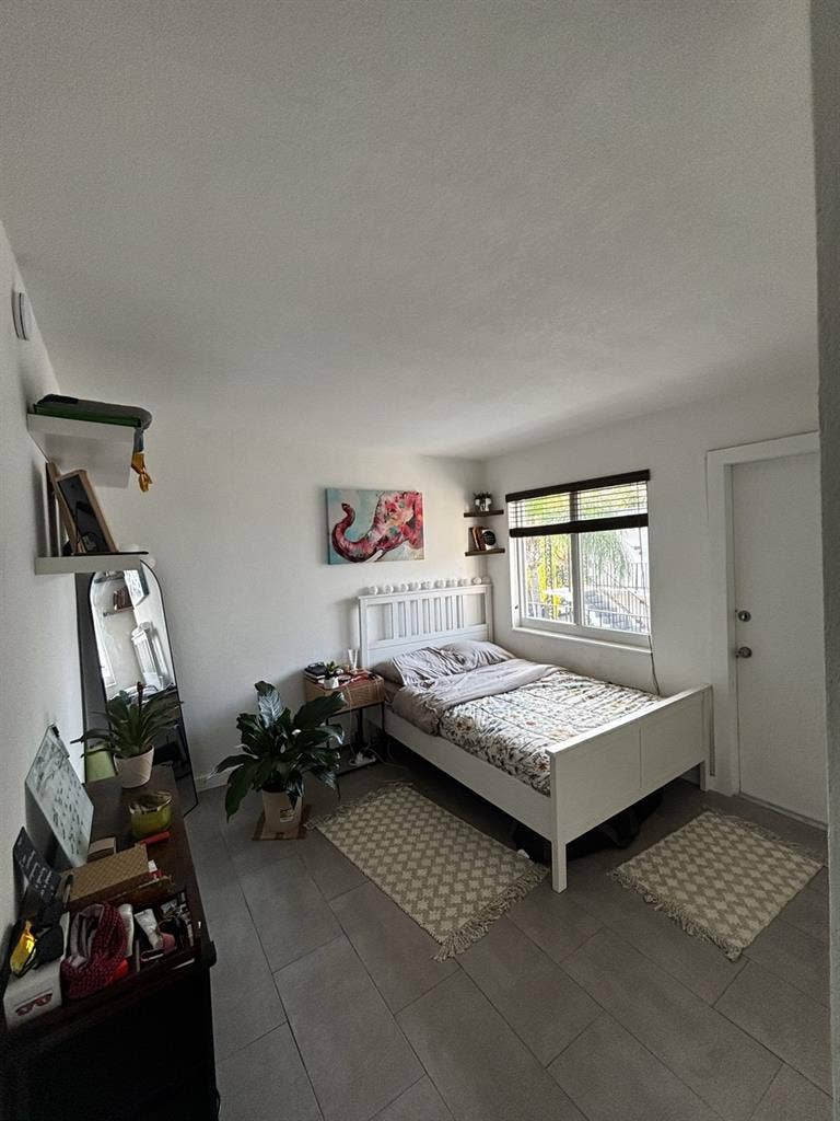 Private room in coconut grove☀️