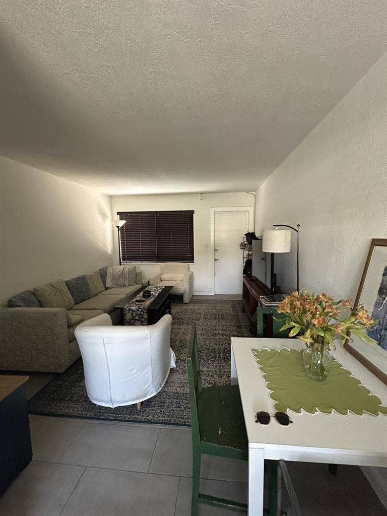 Private room in coconut grove☀️