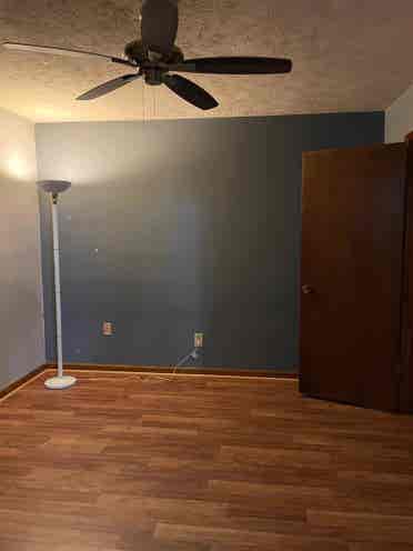 Looking for 2 roommates in Kennesaw