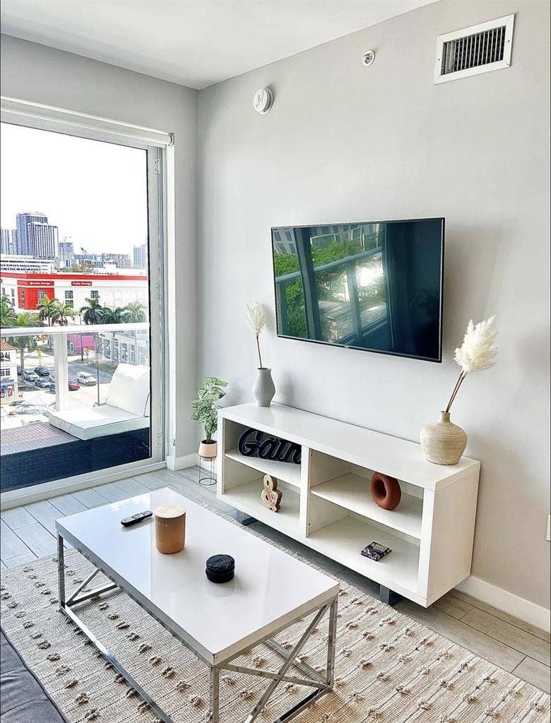 Private room in Edgewater/Downtown