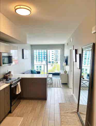 Private room in Edgewater/Downtown