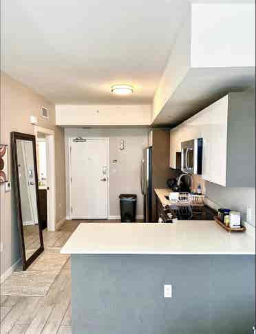 Private room in Edgewater/Downtown