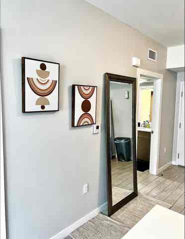 Private room in Edgewater/Downtown