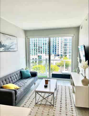 Private room in Edgewater/Downtown