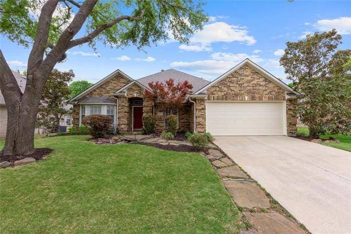 Seeking roommate in Frisco!