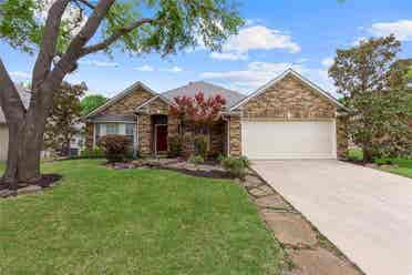 Seeking roommate in Frisco!