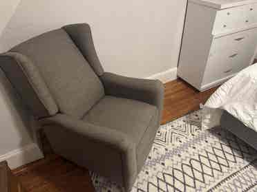 Room in Beautiful Hyde Park Area