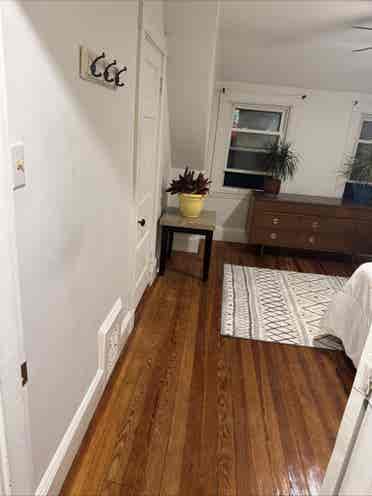 Room in Beautiful Hyde Park Area