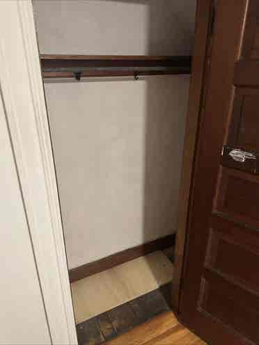 Room in Beautiful Hyde Park Area