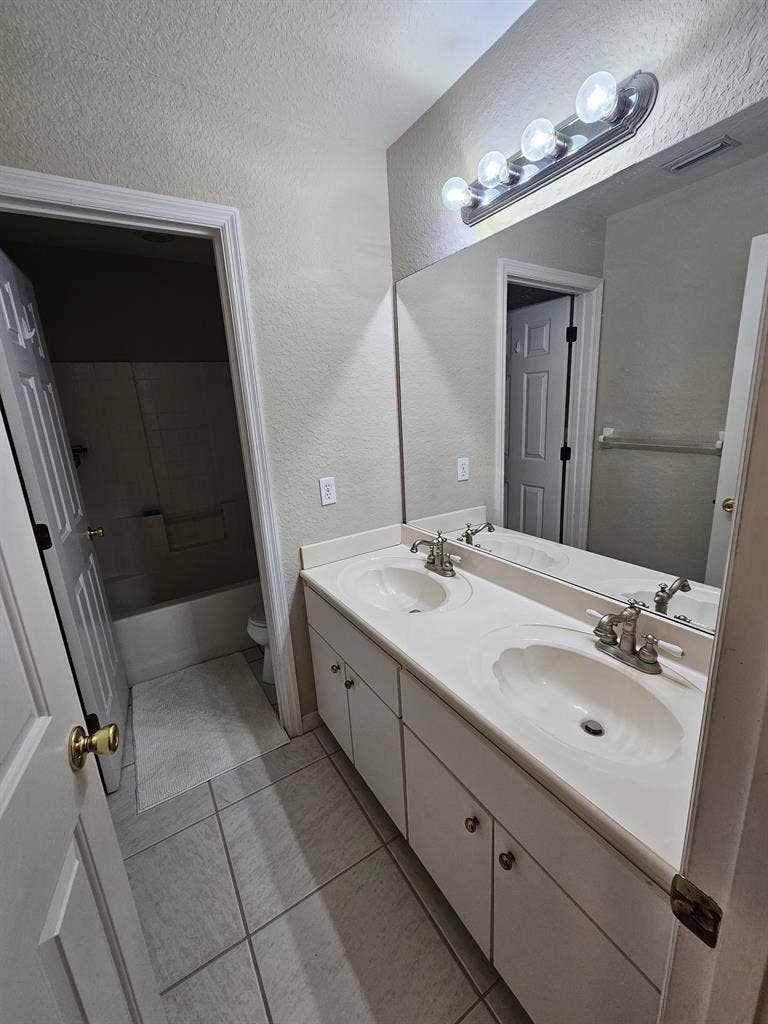 Private room in Davenport