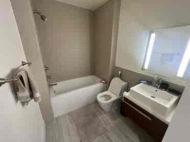 Lux, Furnished Room+Bath in HWood