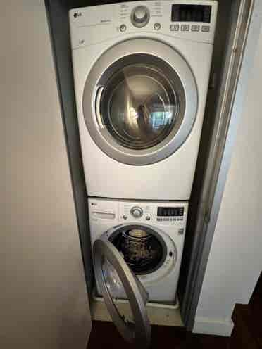 Lux, Furnished Room+Bath in HWood