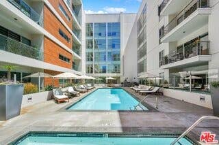 Lux, Furnished Room+Bath in HWood