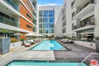 Lux, Furnished Room+Bath in HWood