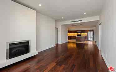 Lux, Furnished Room+Bath in HWood