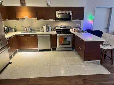 Lux, Furnished Room+Bath in HWood