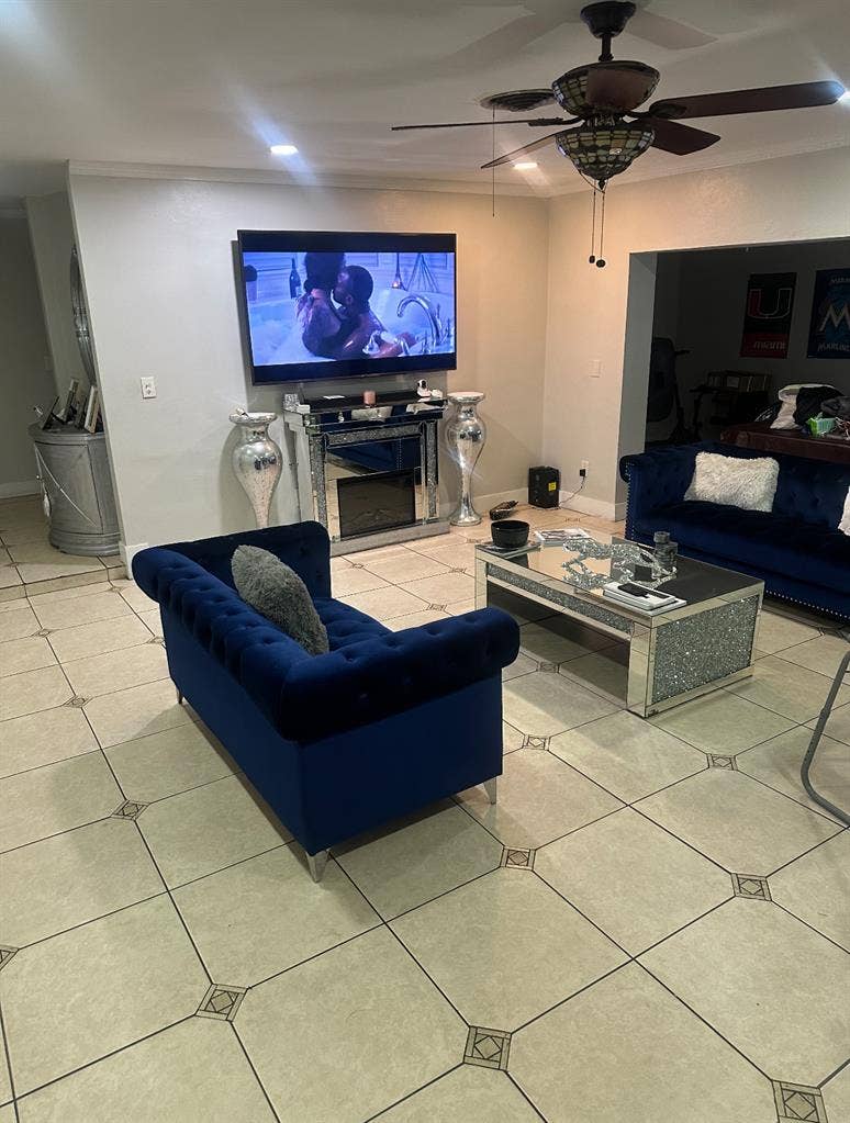 Room for Rent near Aventura Mall