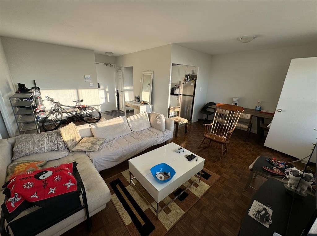 Looking for roommate in 2bd unit