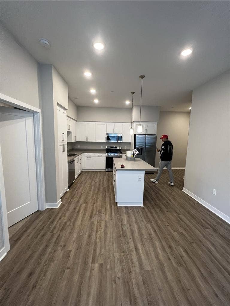 Room For Rent $