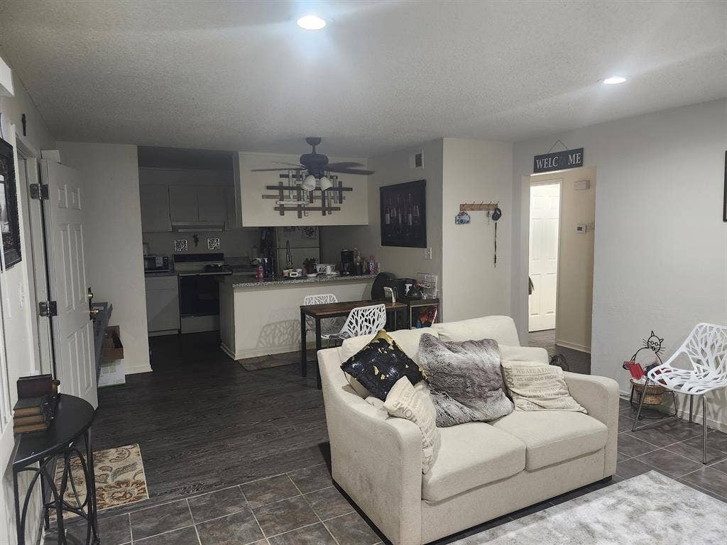 livingroom for rent