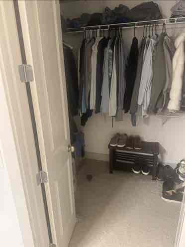 1 BR w/ Rmate 5 mins from CC