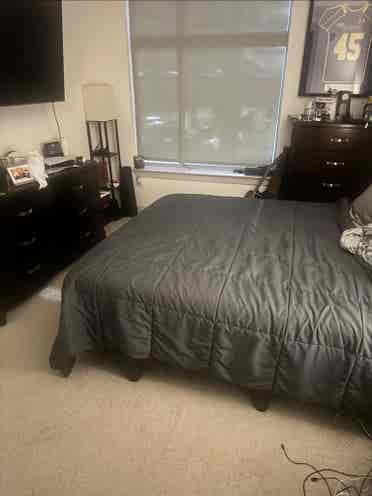 1 BR w/ Rmate 5 mins from CC