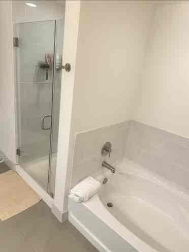 1 BR w/ Rmate 5 mins from CC