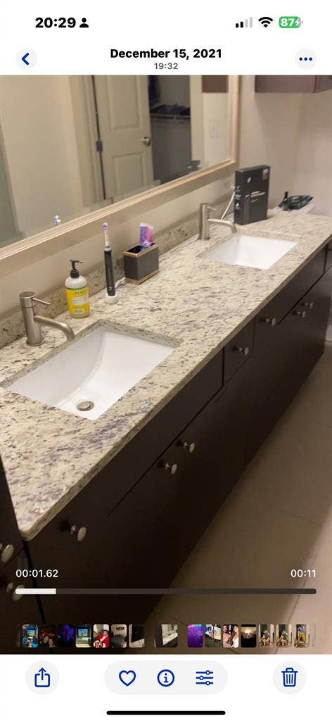 1 BR w/ Rmate 5 mins from CC