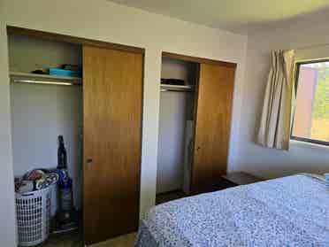 Quiet Golden room available