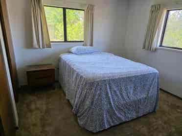 Quiet Golden room available