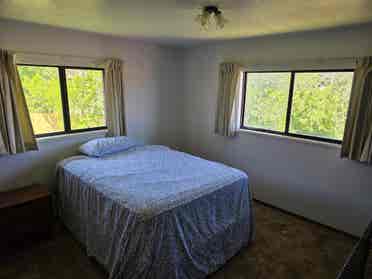 Quiet Golden room available
