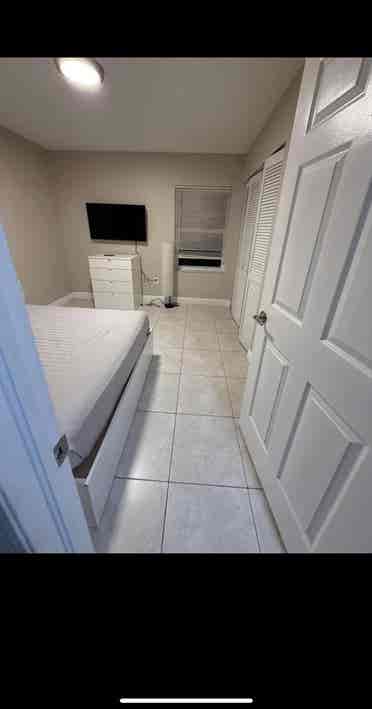 Private Room for Rent in Sunrise